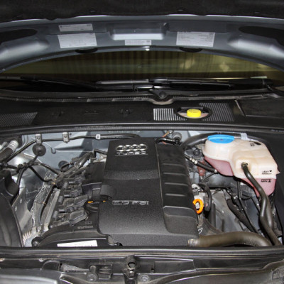 audi-a4-engine-cover-install-08